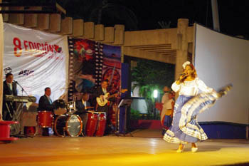 Dance festival in La Crucecita
